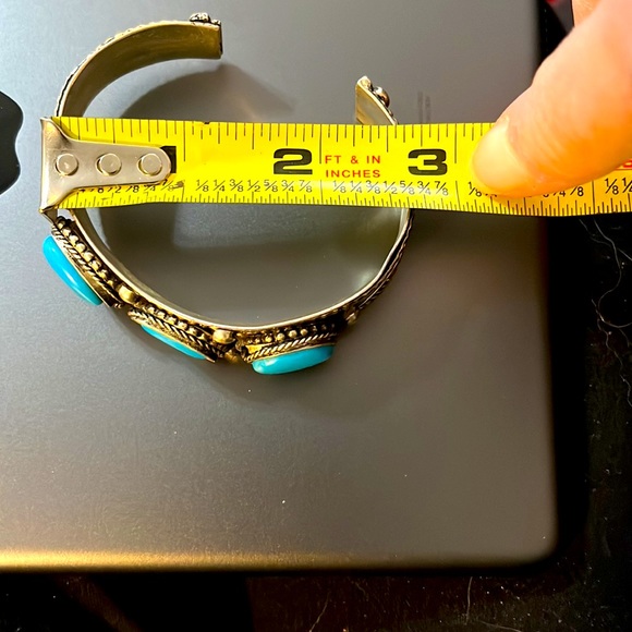 Vintage turquoise adjustable silver cuff. Hard to fine 34.82 grams.BoxeMARK DOWN - Picture 4 of 11